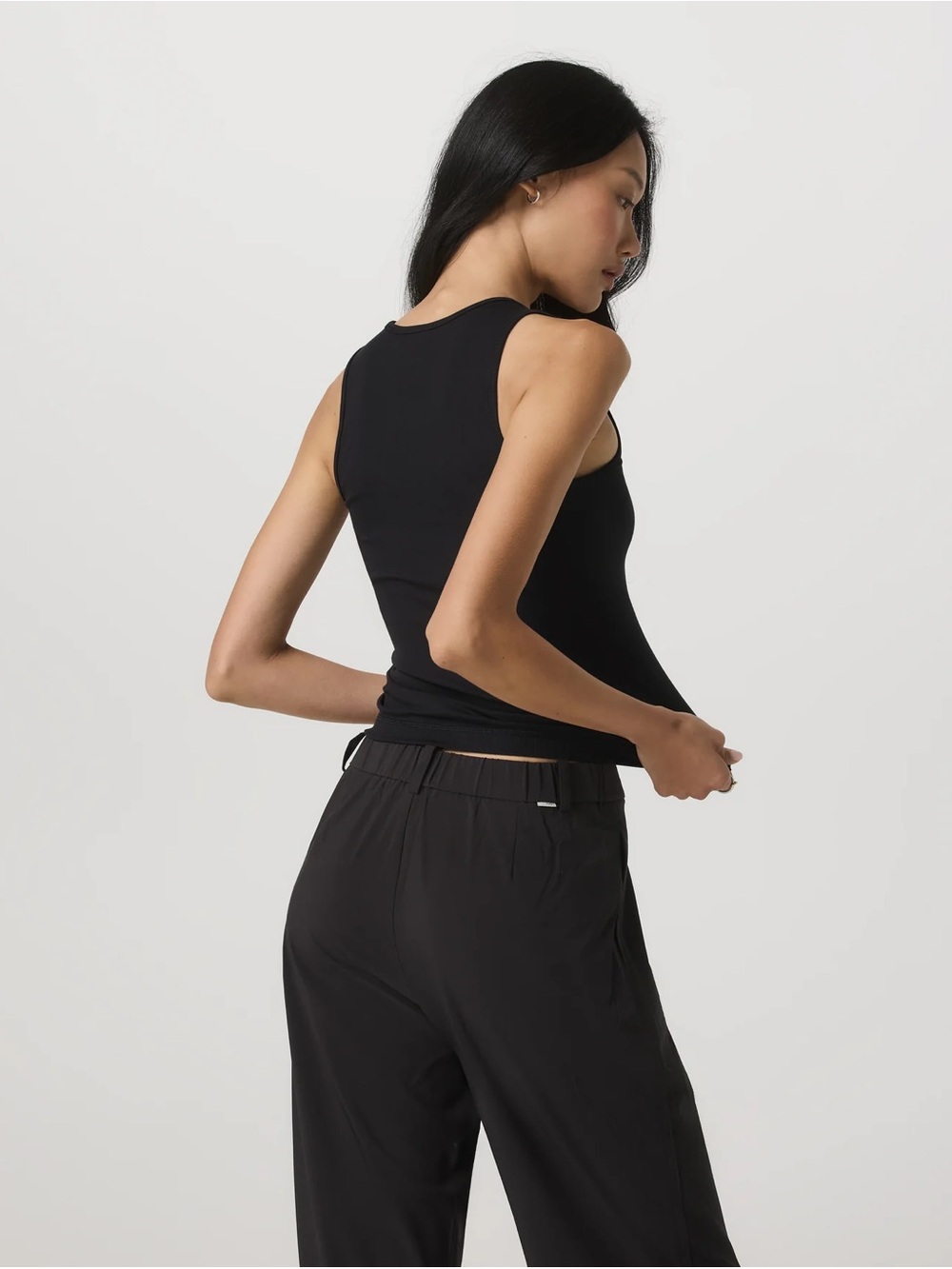 New Vuori Pose Tank in Black Size Small - Picture 3 of 6